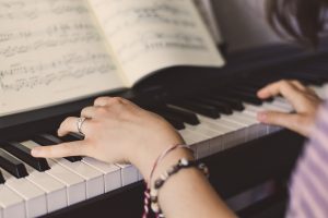 Lezioni di pianoforte con mani